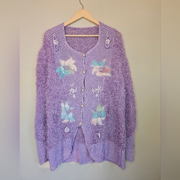 Purple hook  cardigan oversize 80's with ornaments of flowers and pearls - Picture 1 of 6